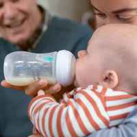 Шише за хранене AVENT Natural Response с клапа AirFree, 260 мл, 1м+-2pjil.jpg