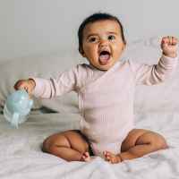 Неразливаща се чаша Tommee Tippee Soft Spout, BACSHIELD, с дръжки, синя с Мече, 150 мл, 4м+-5Ov3e.jpeg