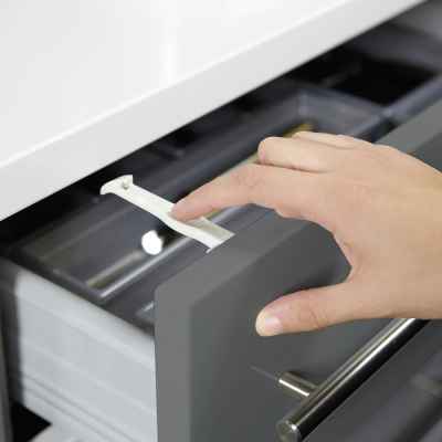 Устройство за заключване на чекмедже или вратички на шкафове Safety 1st, 7 бр. в опаковка