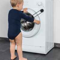 Заключалка за шкафове Reer Design Line, черна-8WJUD.jpeg