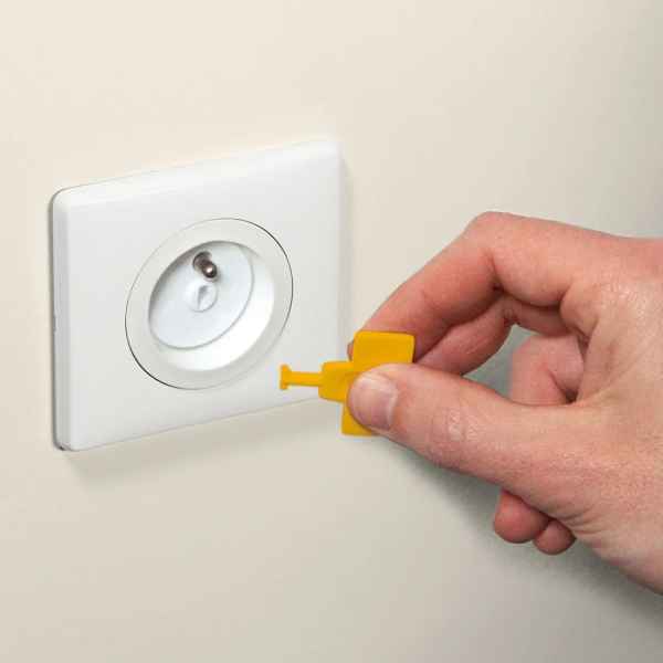 Комплект от 12 бр. Предпазители за контакт с 4 бр. ключ за премахване Safety 1st-L5dnP.jpeg