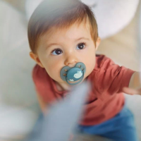 Ортодонтични залъгалки Philips AVENT Ultra Soft 6-18, сини с декорация Пиле и Перо в кутия за стерилизиране, 2 бр.-ON7kv.png