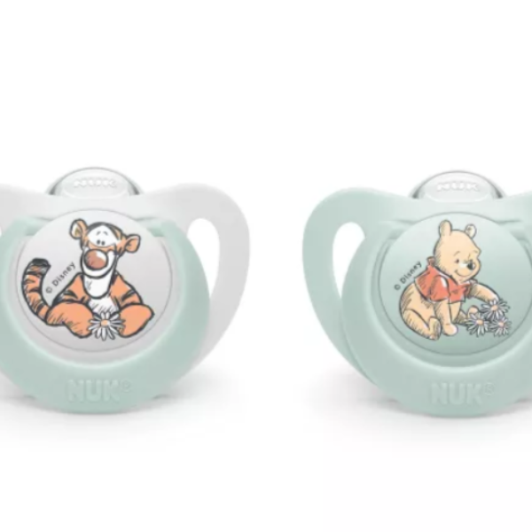 Силиконова залъгалка Nuk 6-18 м. 2 бр., Мечо пух + кутийка за съхранение и стерилизация в микровълнова-PdSwV.png