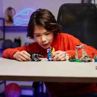 Конструктор LEGO Fortnite, Лагерът на Peely и Sparkplug-WDQx8.jpeg