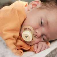 Комплект от 2 бр. ортодонтични залъгалки за новородени Philips AVENT Ultra Start 0-2м, в оранжево и лилаво със забавен дизайн очички, в кутия за стерилизиране-g5Pok.jpeg