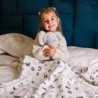 Одеяло с играчка Lorelli Nappy 90х75 см, Бяло с бежово слонче-m06BV.jpeg