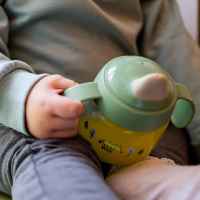 Неразливаща чаша с мек накрайник Tommee Tippee 190мл Superstar, жълта-nYNf8.jpeg