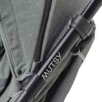 Лятна бебешка количка Mutsy NEXO, черно шаси със светлокафява дръжка и седалка със сенник в цвят Moss Grey-olDyL.jpeg