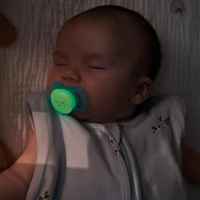 2 бр. светещи ортодонтични залъгалки за новородени Philips AVENT Ultra Start Night 0-2м, в синьо и зелено с декор Sleep, в кутия за стерилизиране-rcTNV.jpeg